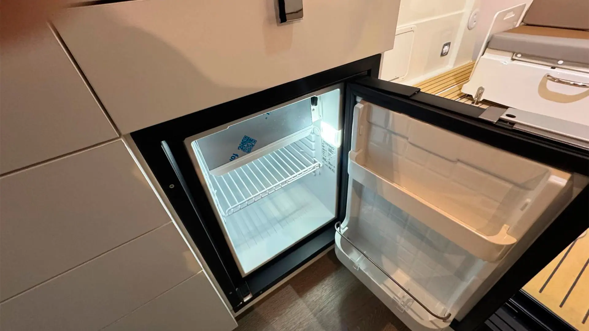 Barco-nuevo-entrega-inmediata-Quicksilver-Activ-755-Sundeck-ap-nevera