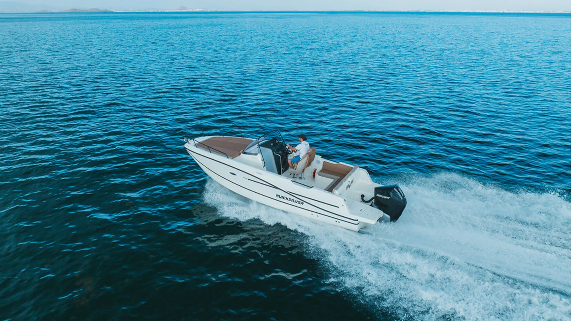 Quicksilver-costa-brava-activ-755-sundeck-a-toda-velocidad