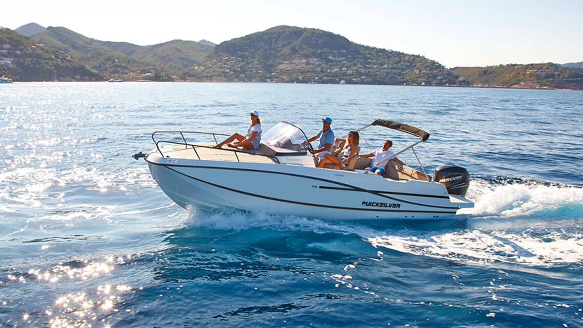 Quicksilver-costa-brava-activ-755-sundeck-vista-lateral-blanco