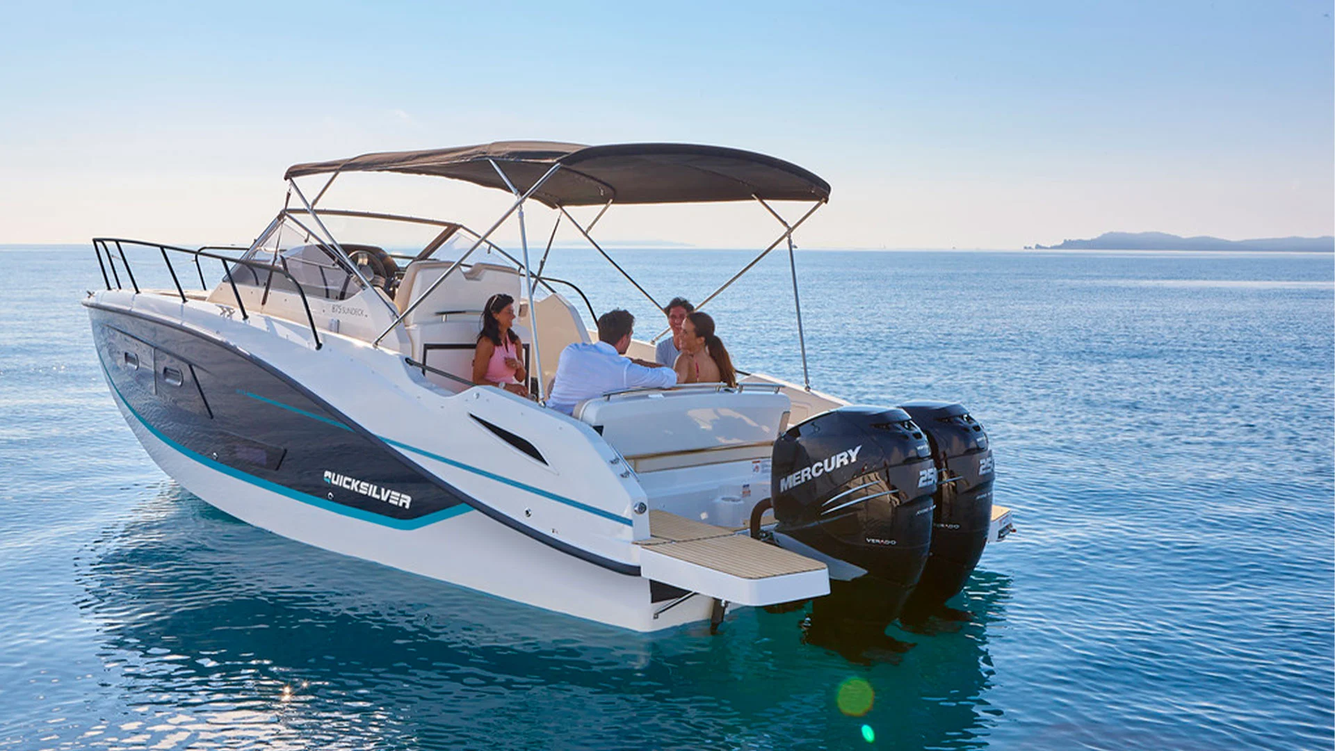 Quicksilver Activ 875 Sundeck