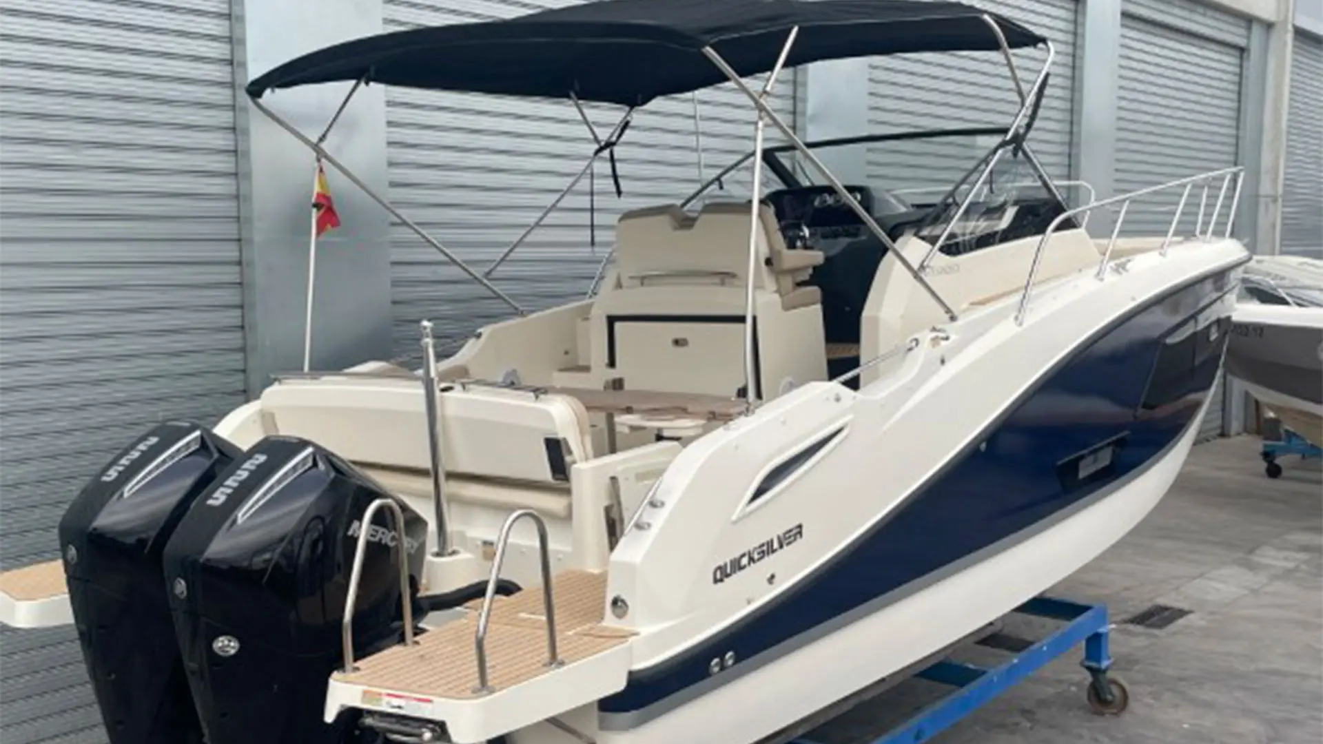 barco-de-segunda-mano-quicksilver-activ-875-sundeck-en-exposicion