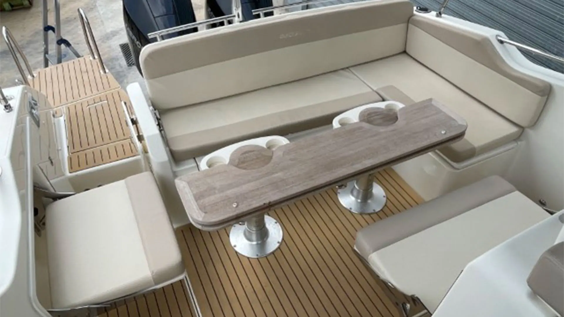 barco-de-segunda-mano-quicksilver-activ-875-sundeck-zona-picnic