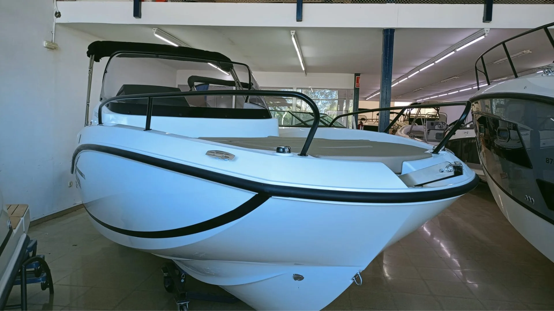Quicksilver Activ 605 Sundeck