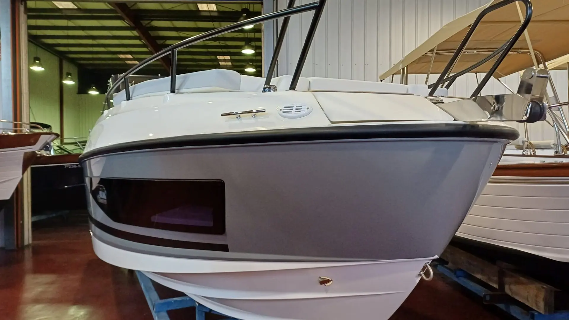 barco-nuevo-en-stock-quicksilver-activ-755-cruiser-2026-casco