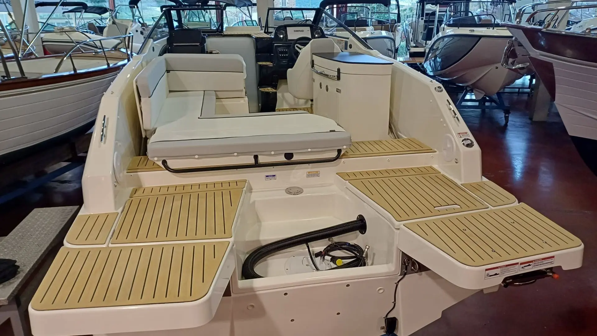 barco-nuevo-en-stock-quicksilver-activ-755-cruiser-2026-desde-popa