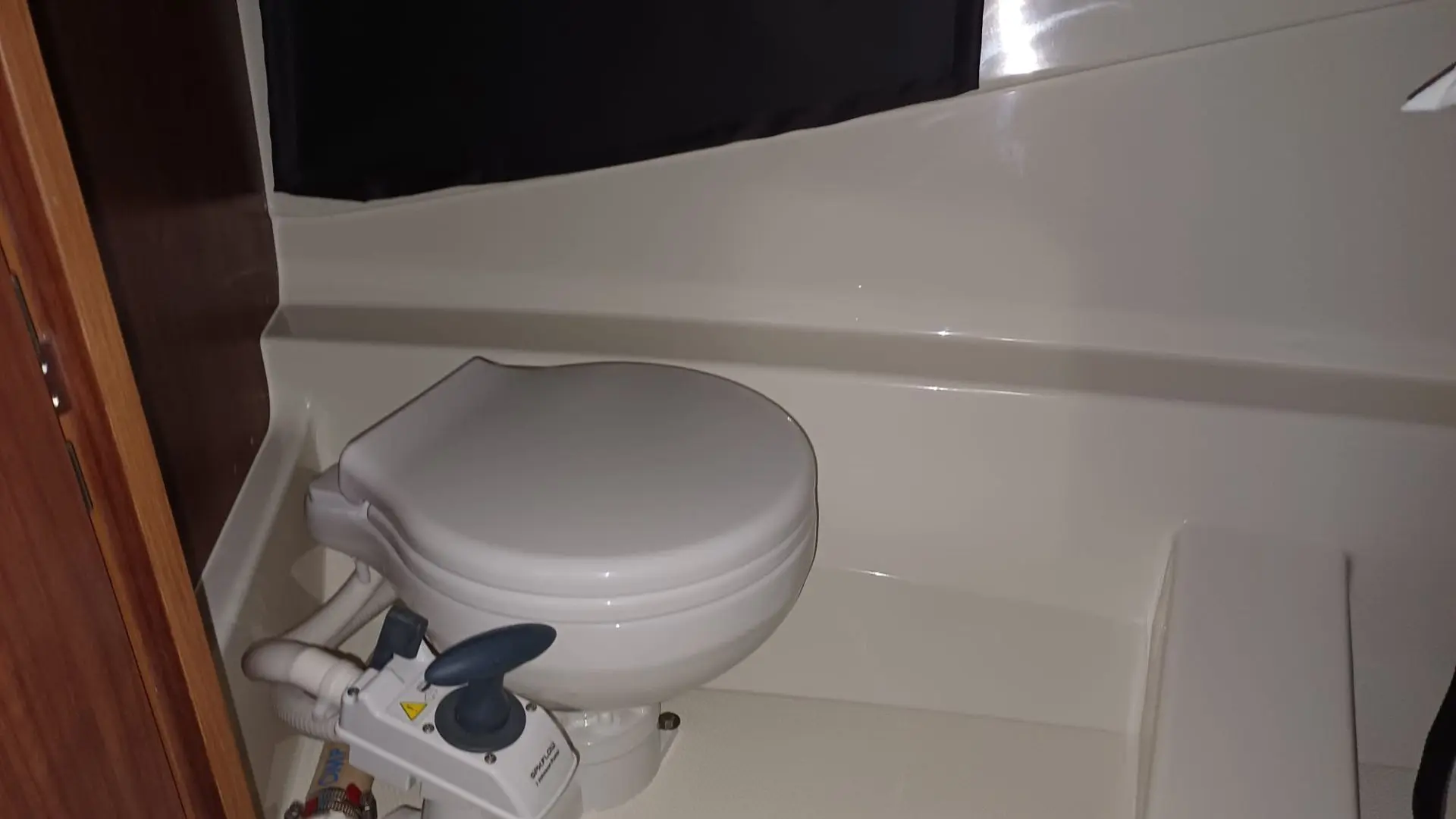 barco-nuevo-en-stock-quicksilver-activ-755-cruiser-2026-lavabo