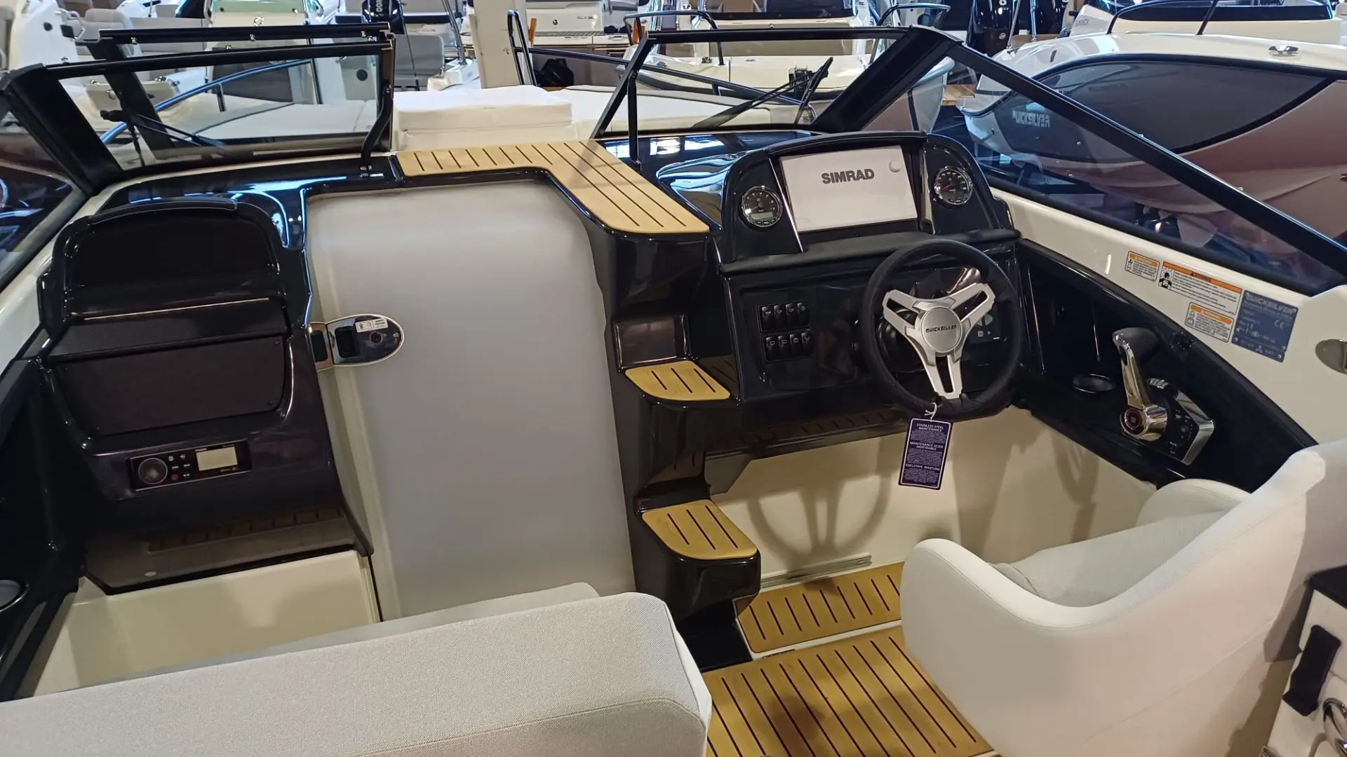 barco-nuevo-en-stock-quicksilver-activ-755-cruiser-2026-panel