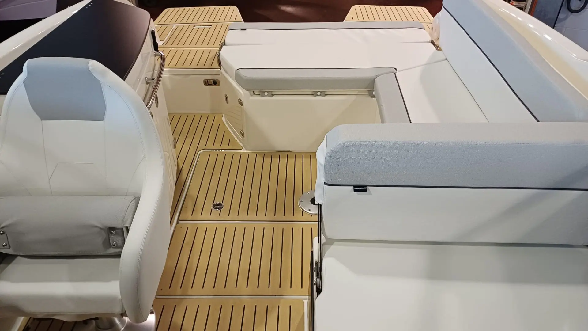 barco-nuevo-en-stock-quicksilver-activ-755-cruiser-2026-popa