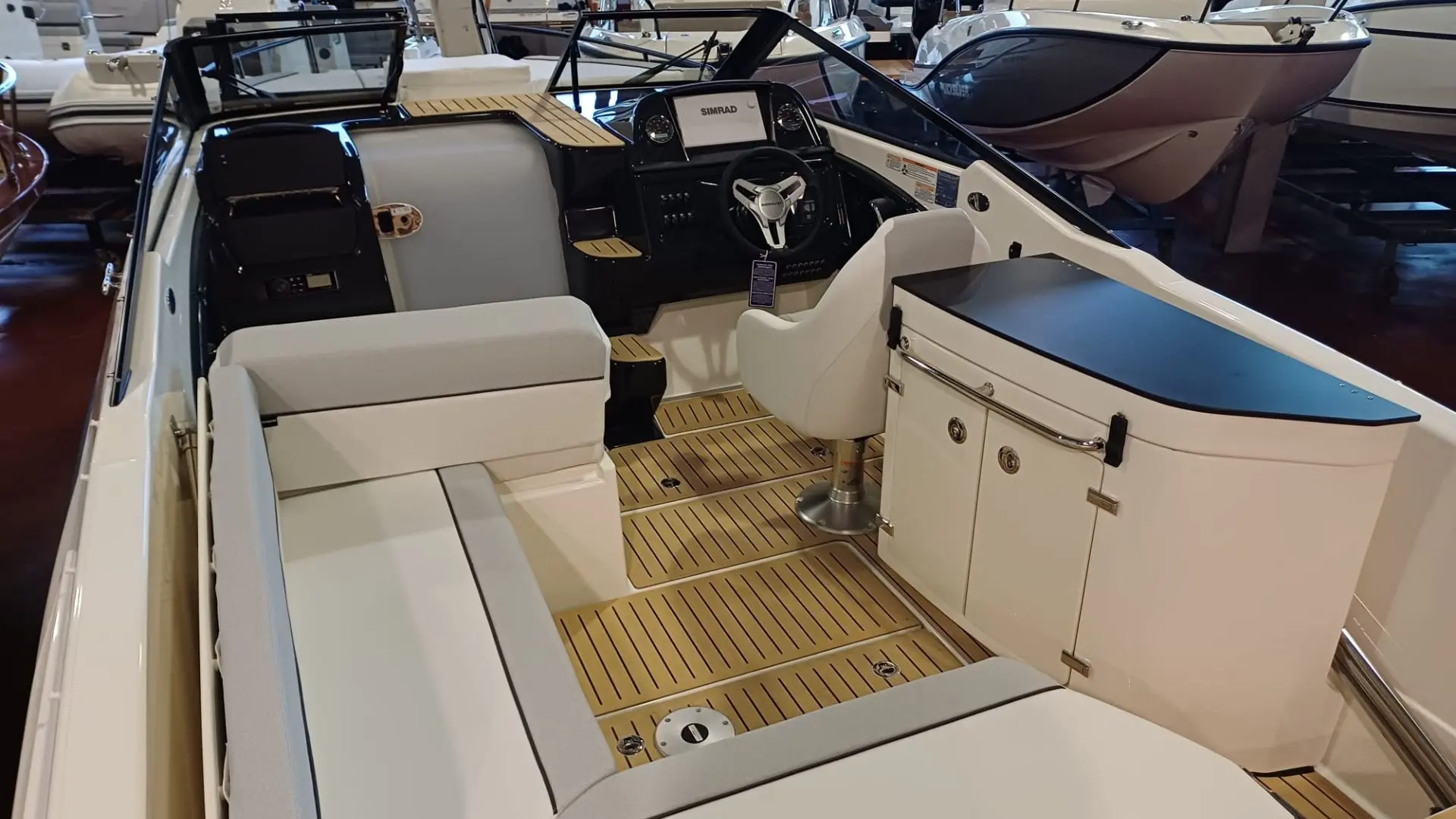 barco-nuevo-en-stock-quicksilver-activ-755-cruiser-2026-vista-bañera