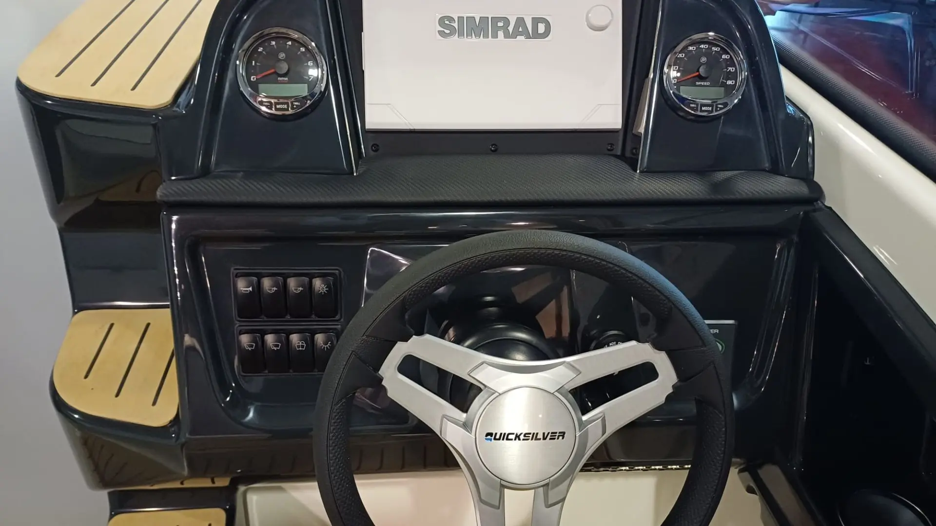 barco-nuevo-en-stock-quicksilver-activ-755-cruiser-2026-vista-volante