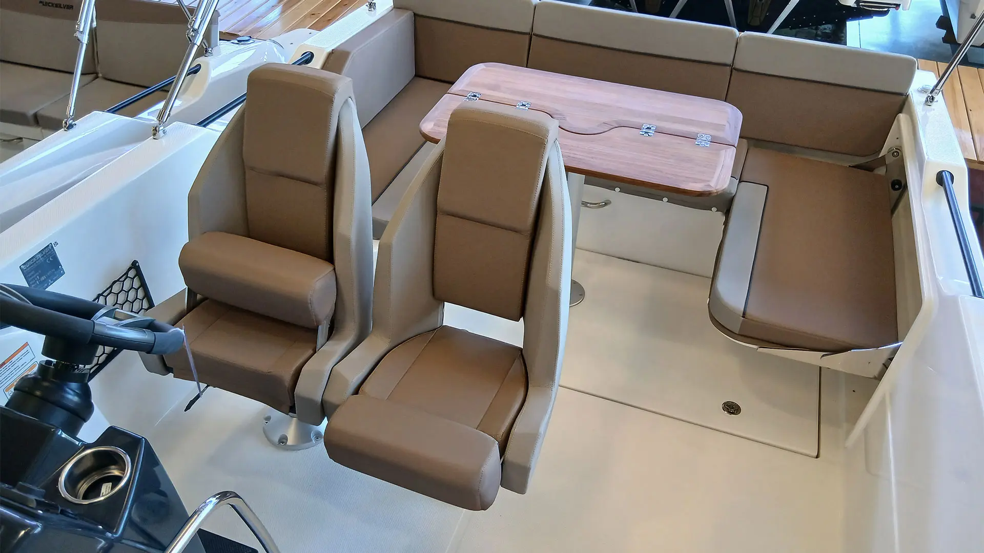 barco-nuevo-en-stock-quicksilver-activ-755-sundeck-bañera