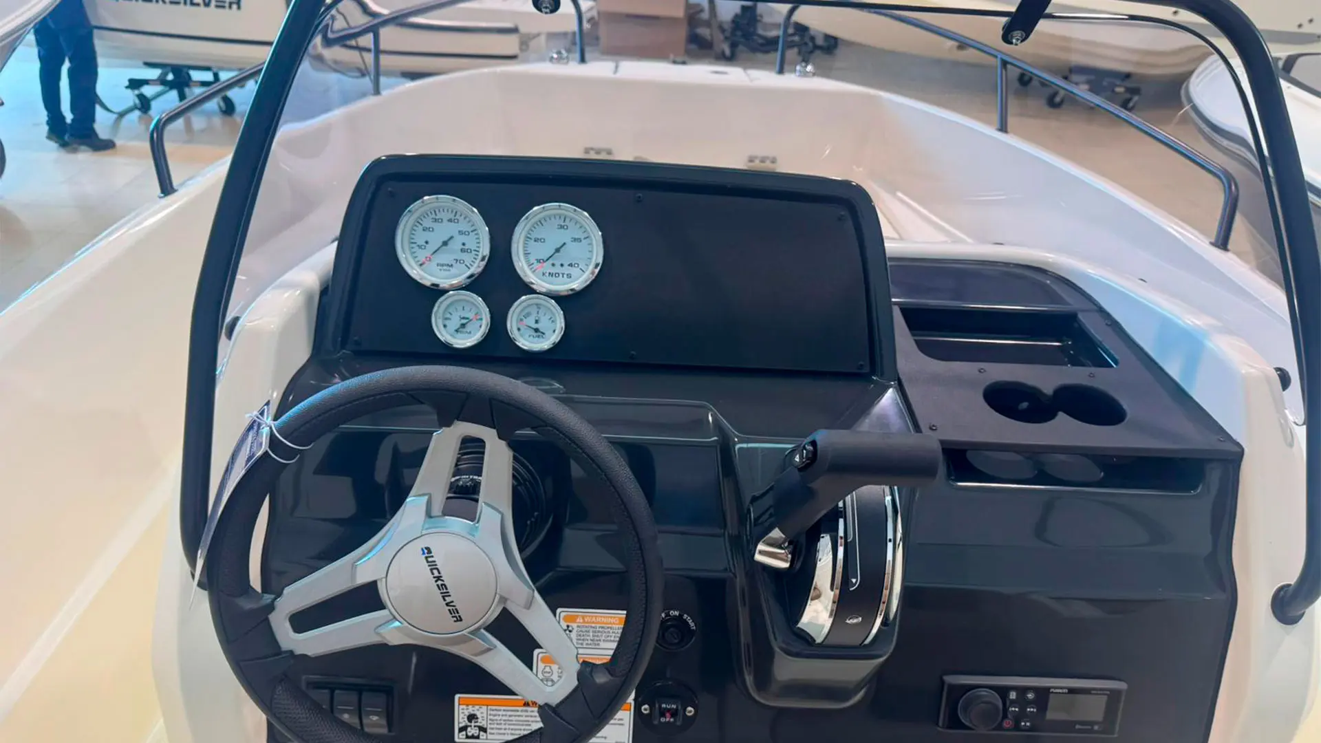 barco-nuevo-entrega-inmediata-quicksilver-activ-555-open-ap-consola