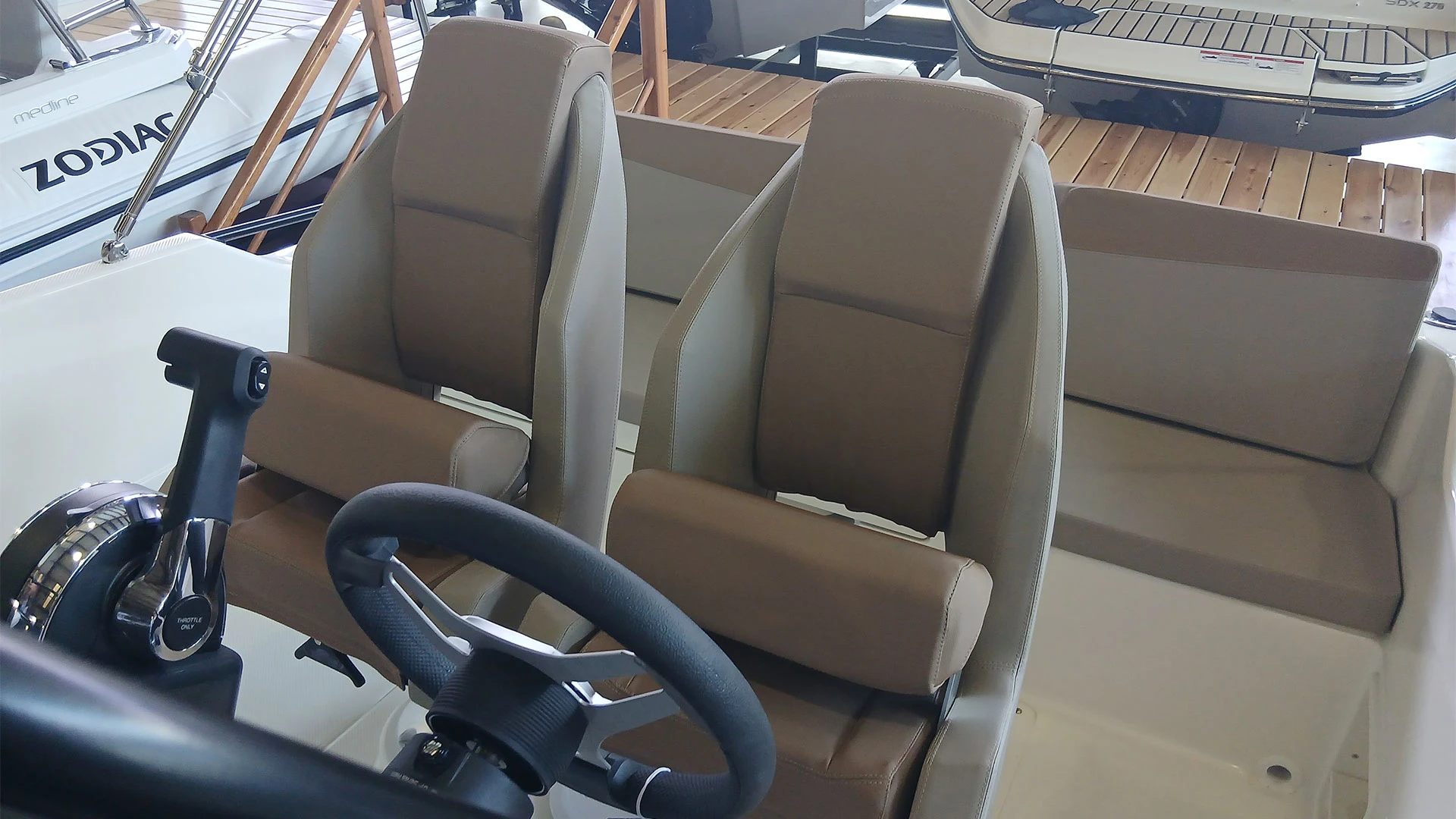 barco-nuevo-entrega-inmediata-quicksilver-activ-605-open-bañera