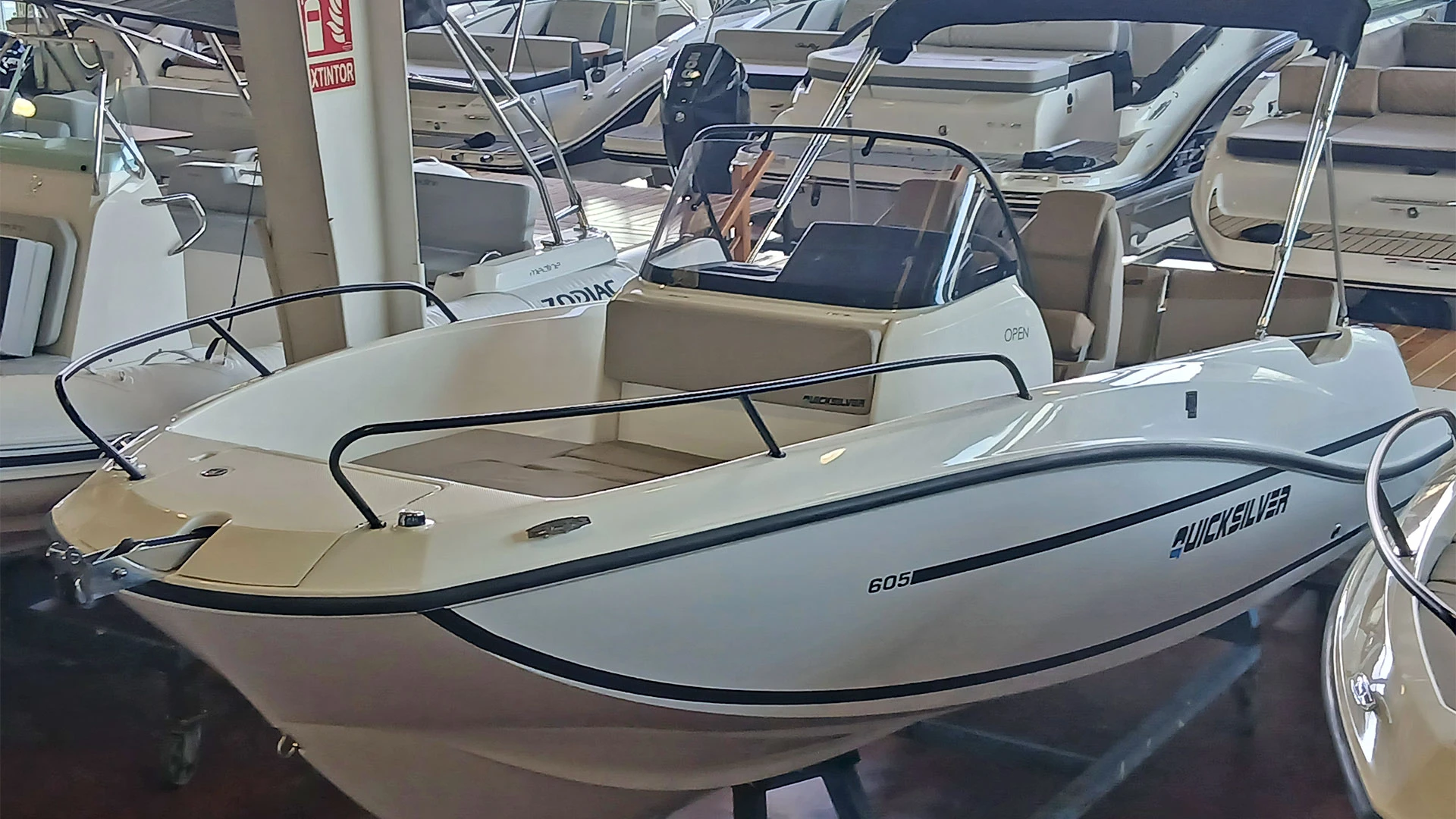 Quicksilver Activ 605 Open