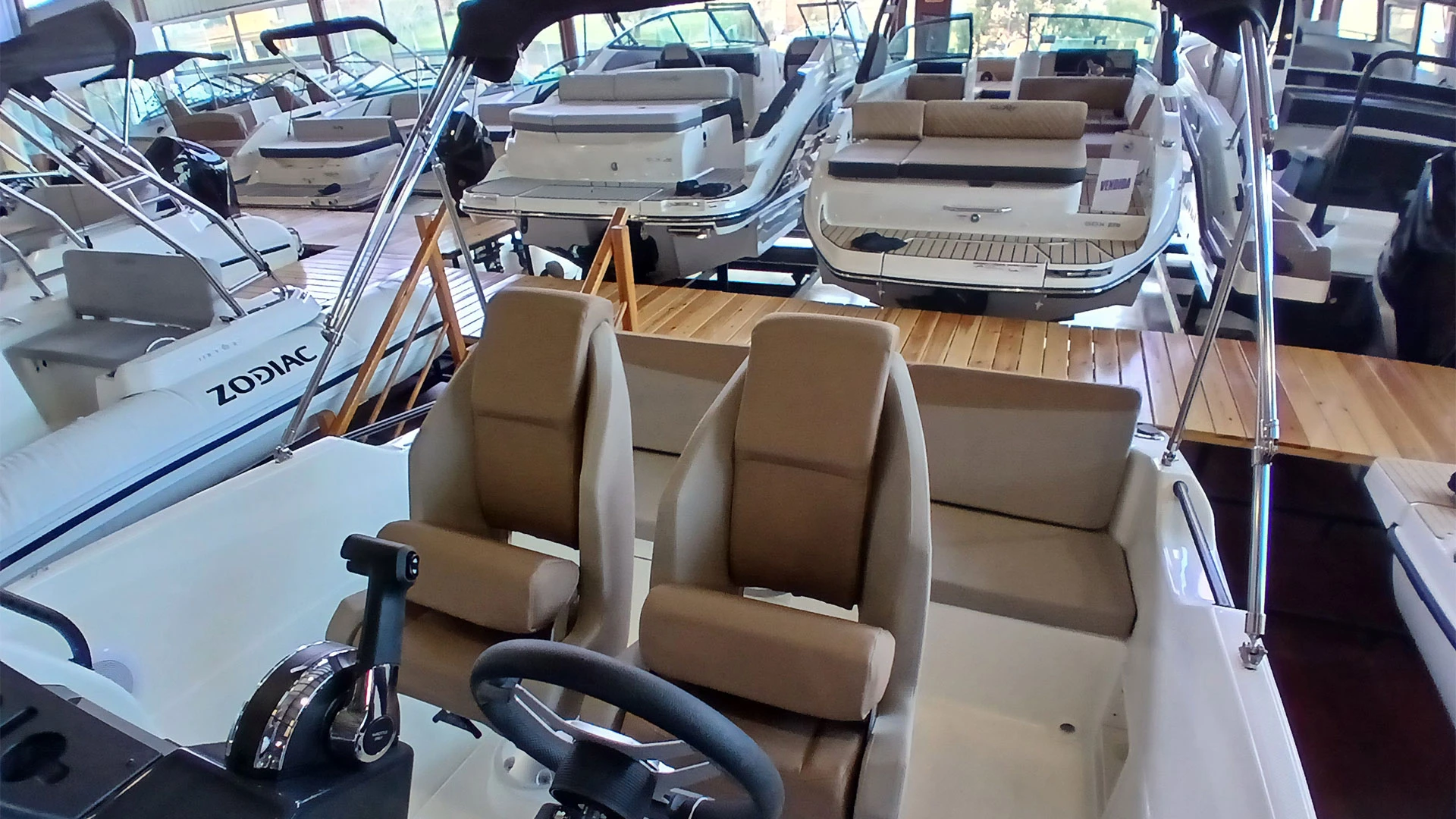 barco-nuevo-entrega-inmediata-quicksilver-activ-605-open-vista-bañera