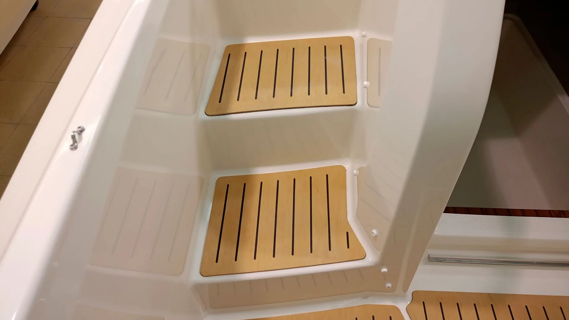 barco-nuevo-entrega-inmediata-quicksilver-activ-675-sundeck-acceso-solarium