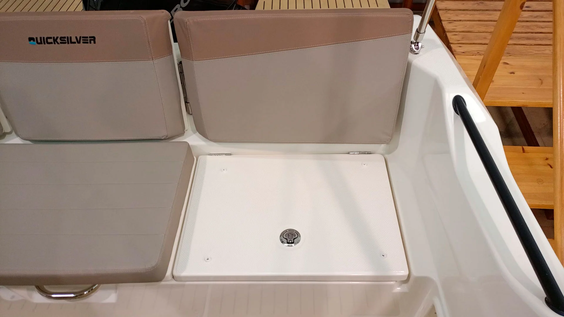 barco-nuevo-entrega-inmediata-quicksilver-activ-675-sundeck-detalle-asiento-popa