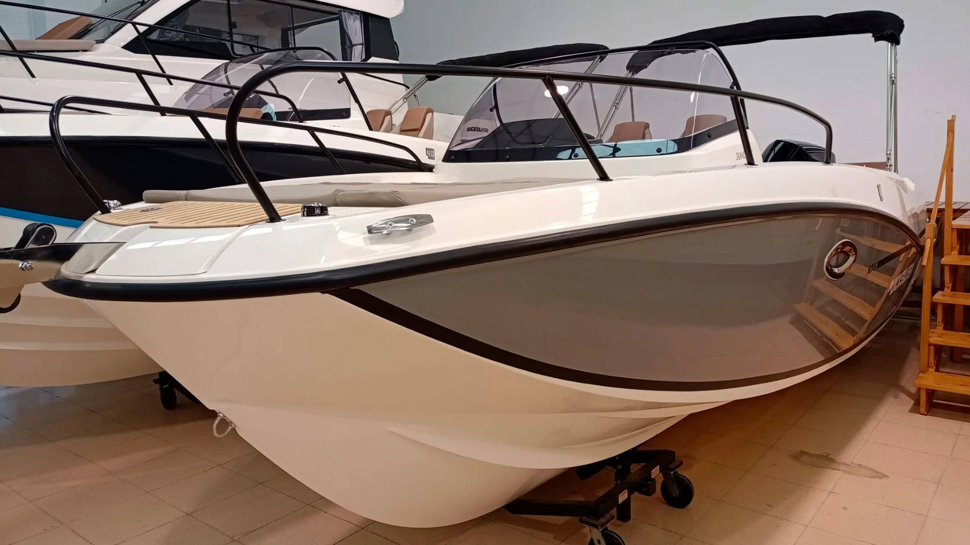 Quicksilver Activ 675 Sundeck