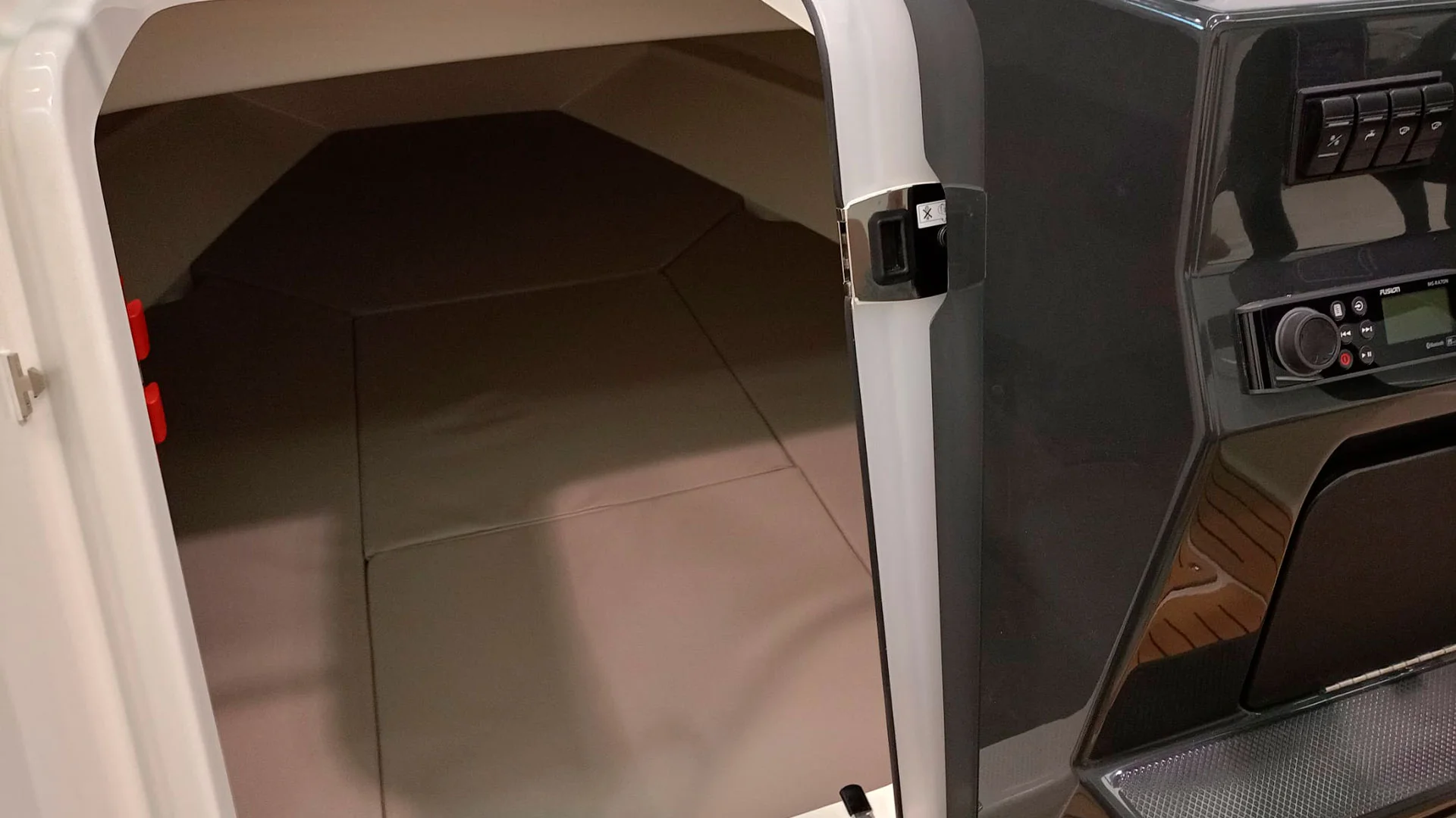 barco-nuevo-entrega-inmediata-quicksilver-activ-675-sundeck-vista-cabina