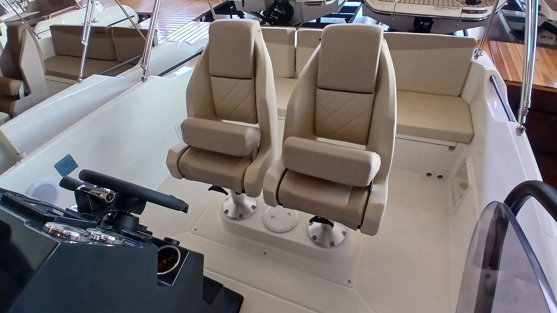 barco-nuevo-entrega-inmediata-quicksilver-activ-705-open-asientos