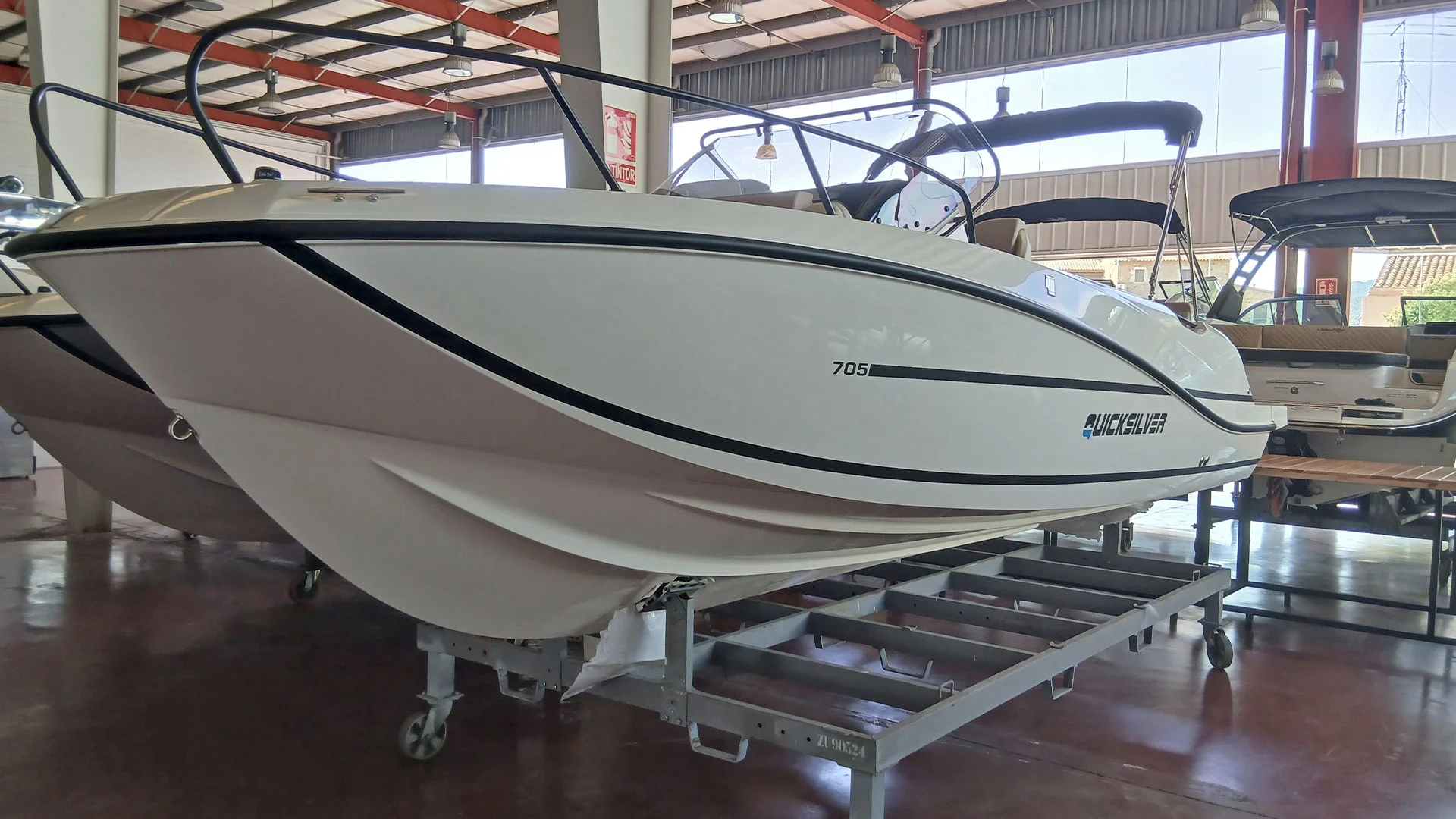 Quicksilver Activ 705 Open