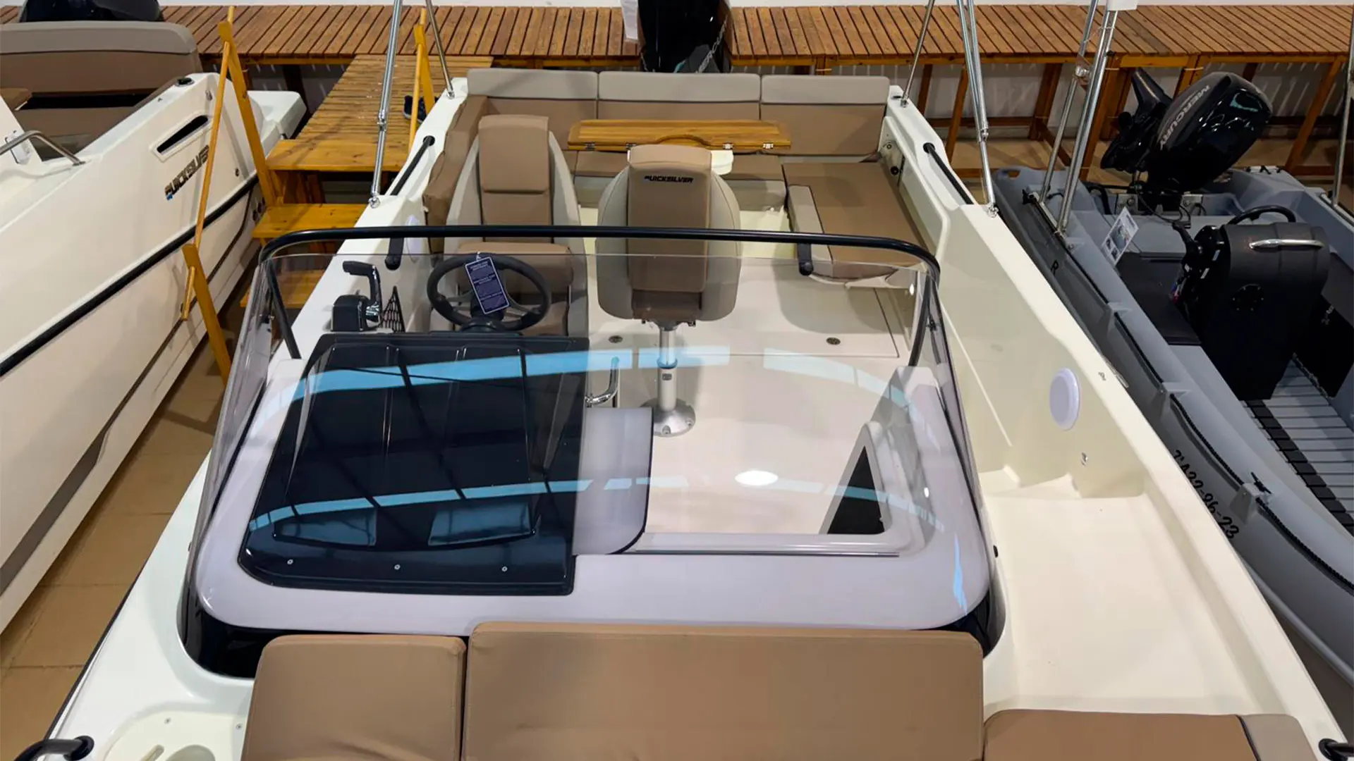 barco-nuevo-entrega-inmediata-quicksilver-activ-755-sundeck-ap-bañera