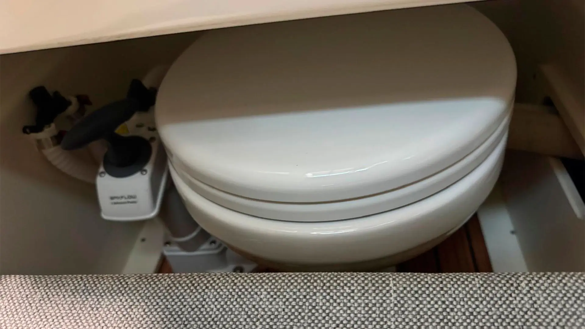 barco-nuevo-entrega-inmediata-quicksilver-activ-755-sundeck-ap-lavabo