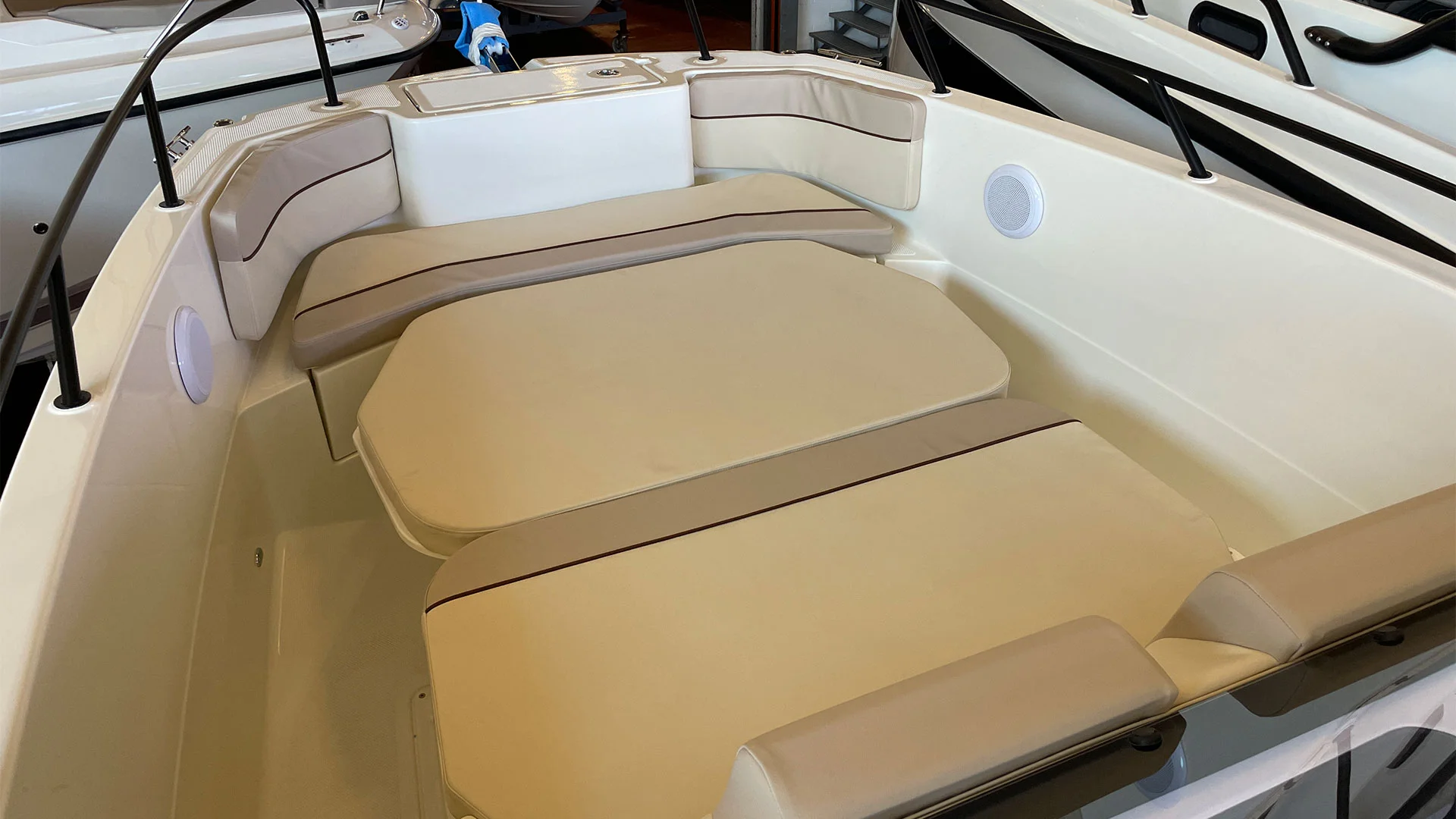 barco-nuevo-entrega-inmediata-quicksilver-activ-805-open-solarium