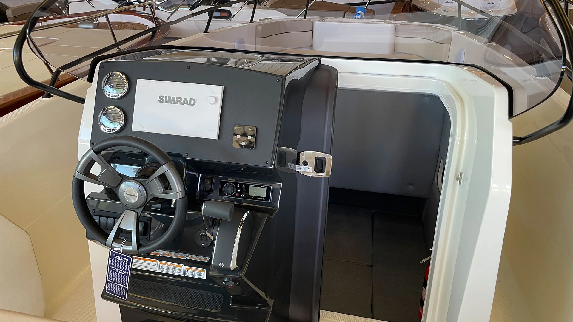 barco-nuevo-entrega-inmediata-quicksilver-activ-805-open-vista-consola