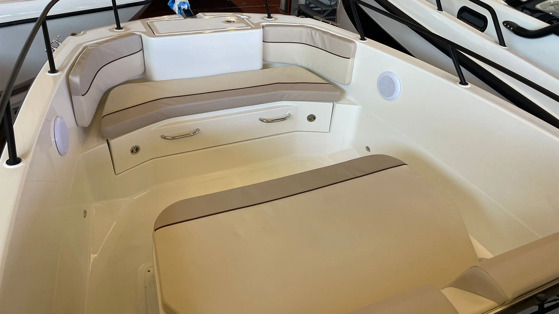 barco-nuevo-entrega-inmediata-quicksilver-activ-805-open-vista-solarium