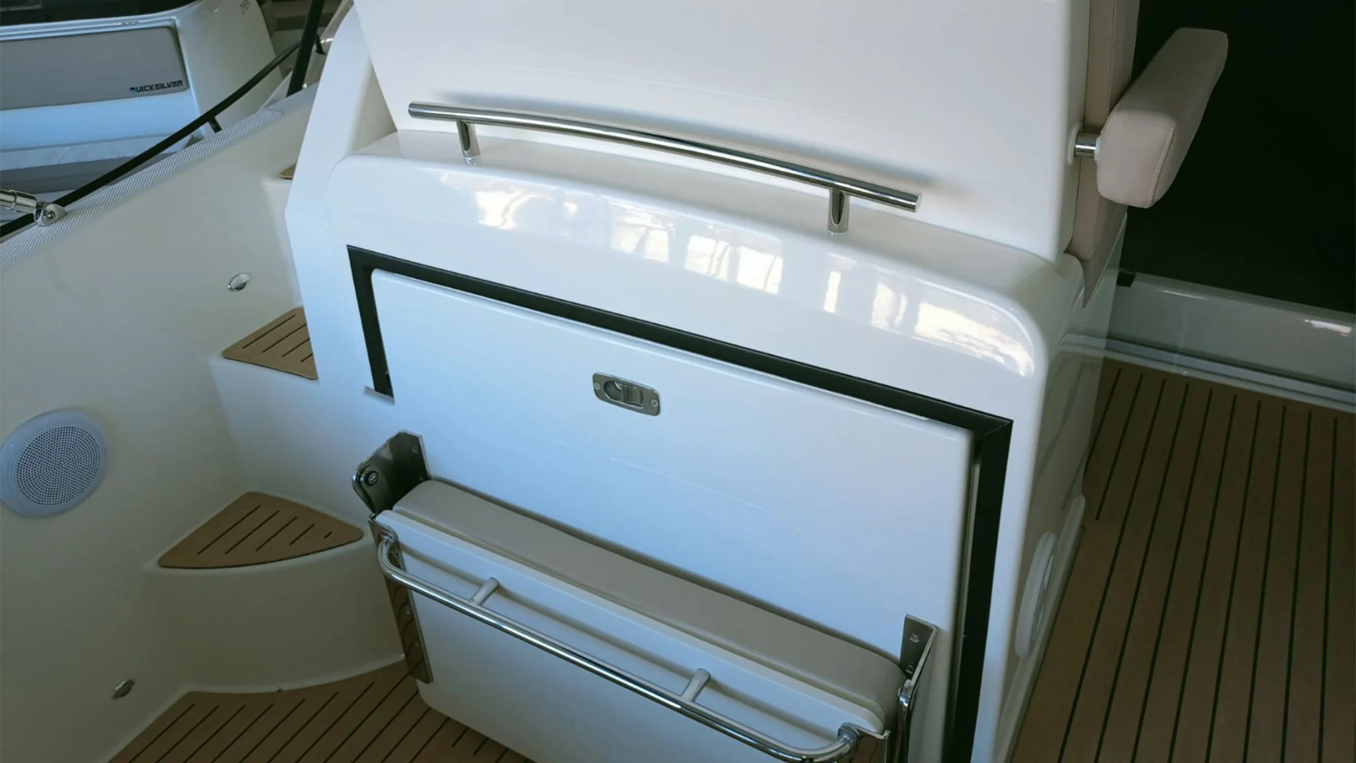 barcos-nuevos-entrega-inmediata-quicksilver-activ-875-sundeck-detalle