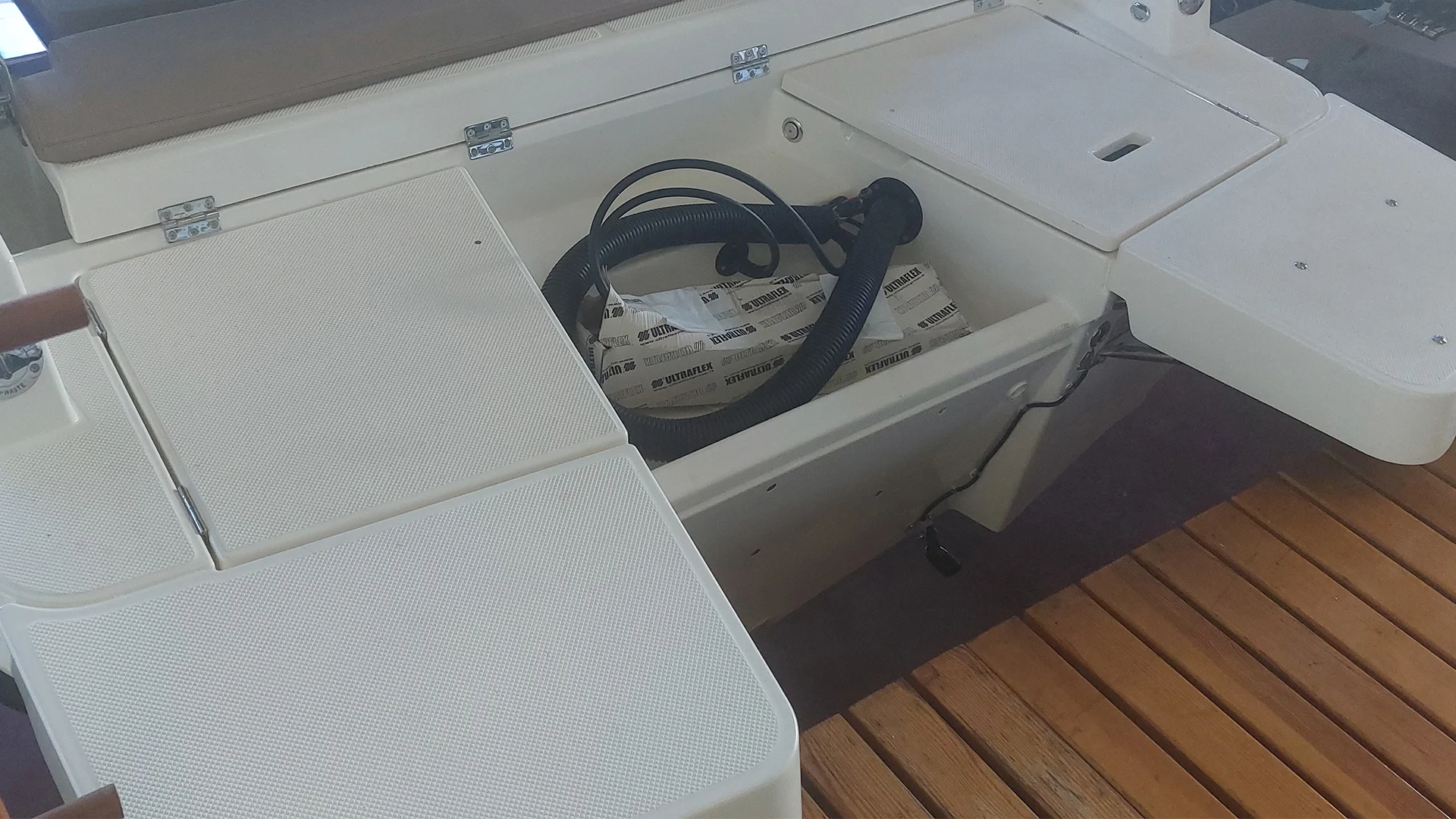 quicksilver-activ-675-bowrider-plataforma-de-baño-en-stock