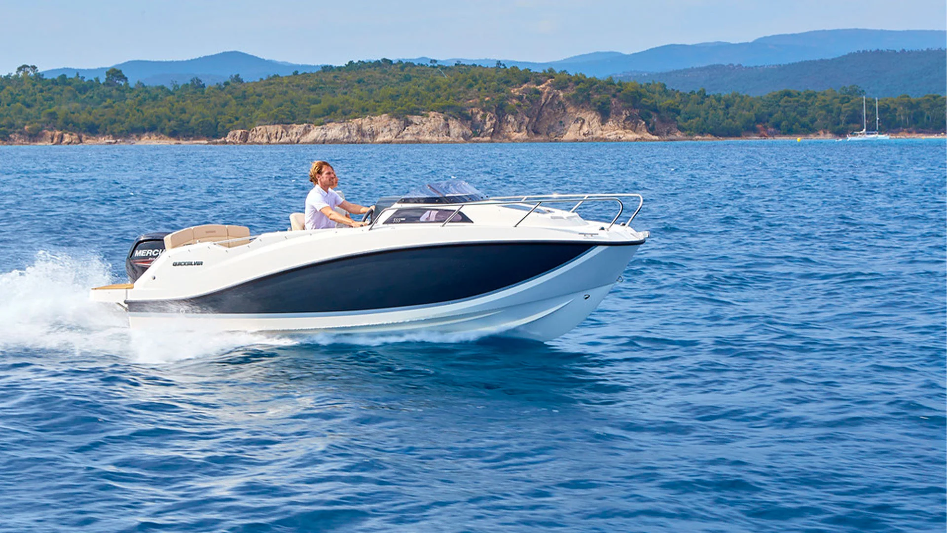 Quicksilver Activ 555 Cabin